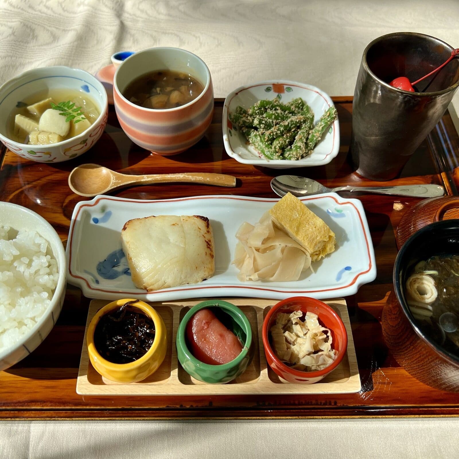 A spread of Japanese dishes including rice bowls and grilled fish